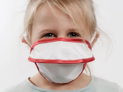 Mască chirurgicală refolosibilă pentru copii Mycroclean kid - BFE 99,8% - alb-roșu