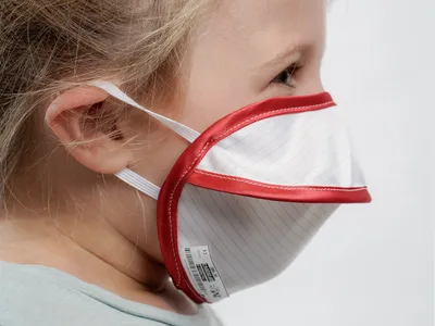 Mască chirurgicală refolosibilă pentru copii Mycroclean kid - BFE 99,8% - alb-roșu