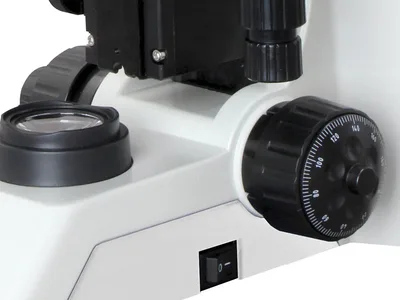 Microscop biologic cu LED - 40X până la 1600X