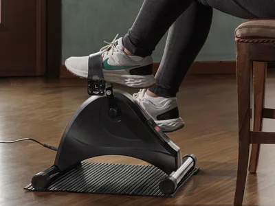 Exercitator electric cu pedale și display - negru