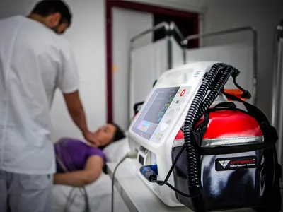 Defibrilator RESCUE LIFE 9 AED cu Temp, SpO2, NIBP, Pacemaker